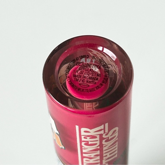 MAC x Stranger Things Bundle - Picture 10 of 13